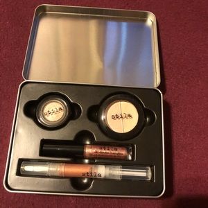Stila eyeshadow and lipgloss in Stila Tin